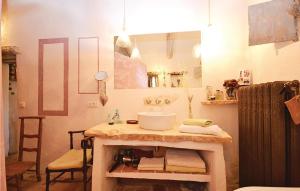 Maisons de vacances 1 Bedroom Beautiful Home In Saignon : photos des chambres