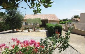 Maisons de vacances Amazing home in Creissan with 3 Bedrooms, WiFi and Outdoor swimming pool : photos des chambres