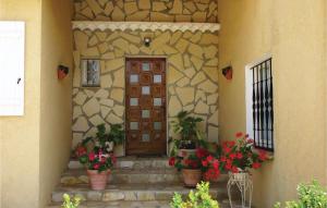 Maisons de vacances Amazing home in Creissan with 3 Bedrooms, WiFi and Outdoor swimming pool : photos des chambres