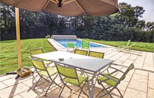Maisons de vacances Stunning home in La Croupte with 4 Bedrooms, WiFi and Outdoor swimming pool : photos des chambres