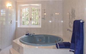 Maisons de vacances Nice Home In Les Angles With Outdoor Swimming Pool : photos des chambres