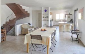 Maisons de vacances Nice Home In Montauroux With 4 Bedrooms, Wifi And Private Swimming Pool : photos des chambres