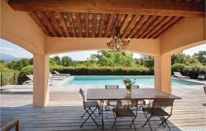 Maisons de vacances Nice Home In Montauroux With 4 Bedrooms, Wifi And Private Swimming Pool : photos des chambres