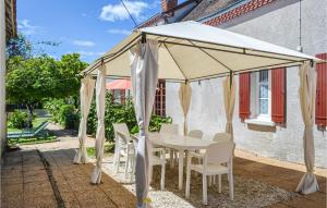 Maisons de vacances Amazing home in St,Sulpice-dExideuil with 3 Bedrooms, Private swimming pool and Outdoor swimming pool : photos des chambres