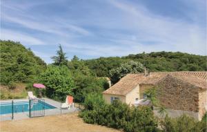Maisons de vacances Nice Home In St, Julien De Peyrolas With Kitchen : photos des chambres