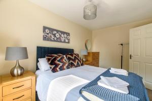 Charming & Spacious 3BR With Private Parking Near Ipswich