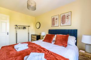 Charming & Spacious 3BR With Private Parking Near Ipswich