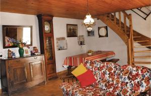 Maisons de vacances 2 Bedroom Awesome Home In Garlan : photos des chambres