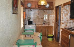 Maisons de vacances Nice home in Garlan with 2 Bedrooms and WiFi : photos des chambres