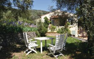 Maisons de vacances Stunning Home In Sollies Toucas With 3 Bedrooms, Wifi And Private Swimming Pool : photos des chambres
