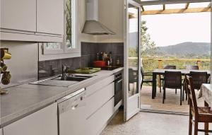 Awesome Home In Sollies Toucas