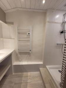 B&B / Chambres d'hotes La Cressonniere : Chambre Double avec Salle de Bains Privative