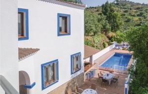 Stunning Home In Sayalonga With Wifi