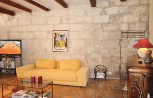 Maisons de vacances Beautiful home in Bellegarde with 2 Bedrooms and WiFi : photos des chambres