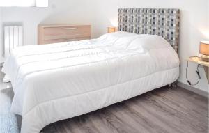 Maisons de vacances 3 Bedroom Awesome Home In Sainteny : photos des chambres