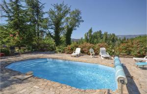 Maisons de vacances Nice home in Crillon Le Brave with 1 Bedrooms, WiFi and Outdoor swimming pool : photos des chambres