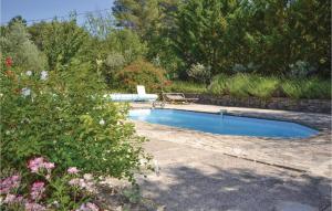 Maisons de vacances Nice home in Crillon Le Brave with 1 Bedrooms, WiFi and Outdoor swimming pool : photos des chambres