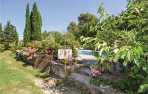 Maisons de vacances Nice home in Crillon Le Brave with 1 Bedrooms, WiFi and Outdoor swimming pool : photos des chambres