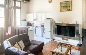 Maisons de vacances Nice home in Chinon with 3 Bedrooms and WiFi : photos des chambres