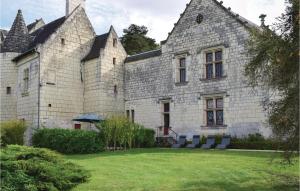 Maisons de vacances Nice home in Chinon with 3 Bedrooms and WiFi : photos des chambres