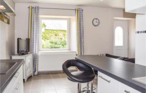 Maisons de vacances Beautiful Home In Goudelin With Wifi : photos des chambres