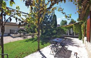 Maisons de vacances Stunning home in Velleron with 3 Bedrooms, Internet and Outdoor swimming pool : photos des chambres