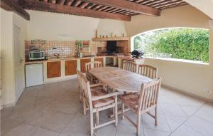 4 Bedroom Cozy Home In Montauroux