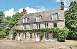 Maisons de vacances Gorgeous Home In St Clment Rancoudray With Kitchen : photos des chambres