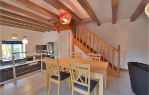 Maisons de vacances Nice home in Aubas with 2 Bedrooms, WiFi and Outdoor swimming pool : photos des chambres