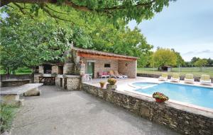 Maisons de vacances Awesome Home In Lagnes With Wifi, Private Swimming Pool And Outdoor Swimming Pool : photos des chambres