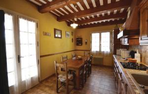 Maisons de vacances Awesome Home In Lagnes With Wifi, Private Swimming Pool And Outdoor Swimming Pool : photos des chambres