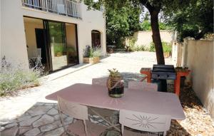 Appartements Awesome apartment in Pignan with 1 Bedrooms and Internet : photos des chambres