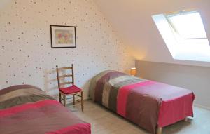 Maisons de vacances 3 Bedroom Nice Home In Brain-sur-alonnes : photos des chambres