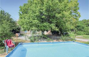 Maisons de vacances 2 Bedroom Gorgeous Home In Visan : photos des chambres