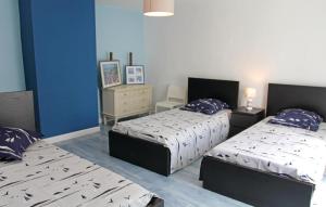 Maisons de vacances 2 Bedroom Gorgeous Home In Visan : photos des chambres