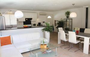 Maisons de vacances Nice home in Ancone with 3 Bedrooms, Private swimming pool and Outdoor swimming pool : photos des chambres