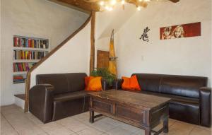 Maisons de vacances Awesome home in Vieussan with 2 Bedrooms and Jacuzzi : photos des chambres