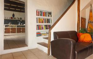 Maisons de vacances Awesome home in Vieussan with 2 Bedrooms and Jacuzzi : photos des chambres