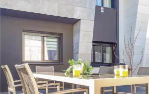 Amazing Home In Arroyomolinos With Wifi