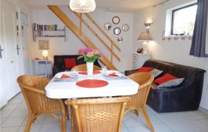 Maisons de vacances Beautiful home in Ectot LAuber with 1 Bedrooms and WiFi : photos des chambres