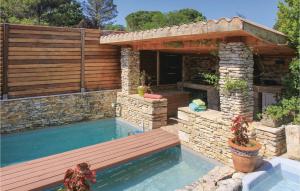 Maisons de vacances Amazing Home In St Paul Trois Chteaux With Wifi, Private Swimming Pool And Outdoor Swimming Pool : photos des chambres