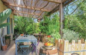 Maisons de vacances Amazing Home In St Paul Trois Chteaux With Wifi, Private Swimming Pool And Outdoor Swimming Pool : photos des chambres