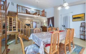 8 Bedroom Stunning Home In Pula