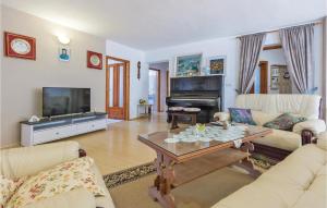 Stunning Home In Pula With 8 Bedrooms, Sauna And Wifi