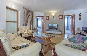 Stunning Home In Pula With 8 Bedrooms, Sauna And Wifi