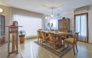 8 Bedroom Stunning Home In Pula