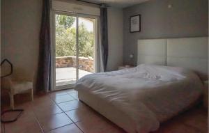 Maisons de vacances Nice Home In Prades-sur-vernazobre With 4 Bedrooms, Wifi And Private Swimming Pool : photos des chambres