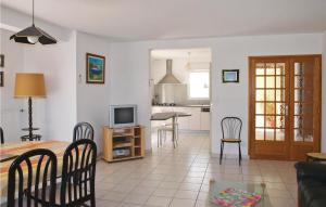 Maisons de vacances Holiday home Saint Quay Perros MN-1642 : photos des chambres