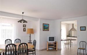 Maisons de vacances Holiday home Saint Quay Perros MN-1642 : photos des chambres