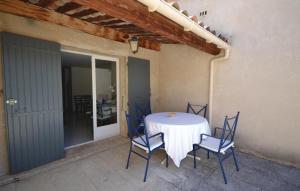 Maisons de vacances Beautiful home in Joucas with 2 Bedrooms, WiFi and Outdoor swimming pool : photos des chambres